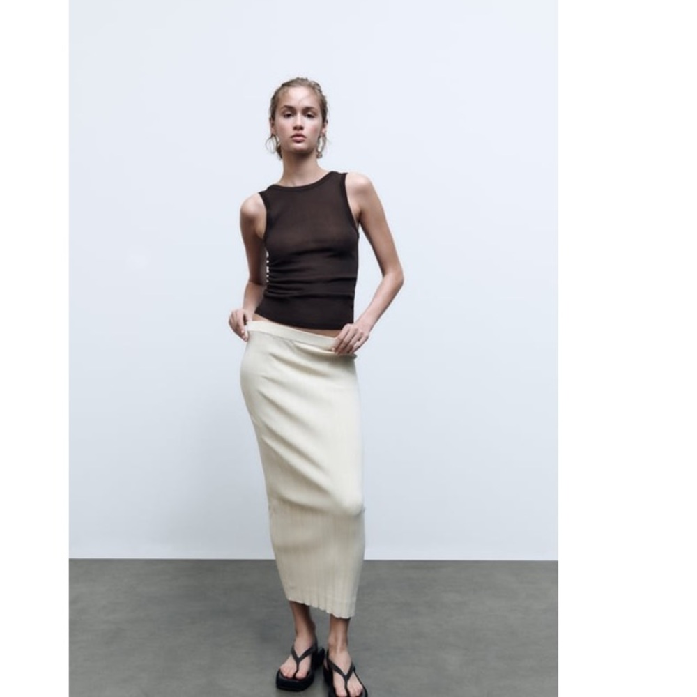 NWT ZARA SLEEVELESS KNIT TOP. Size M. chocolate